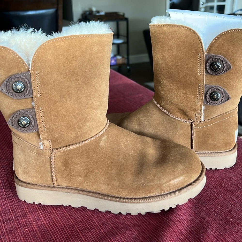 Uggs- great condition Size 7